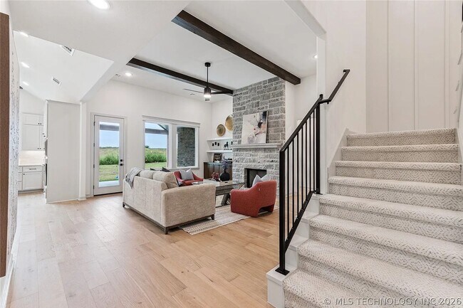 Building Photo - 5 Bed | 5 Bath House