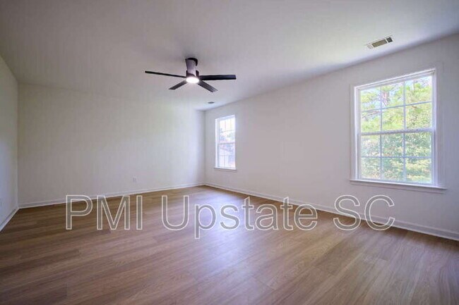 Building Photo - 307 Woodruff Lake Way