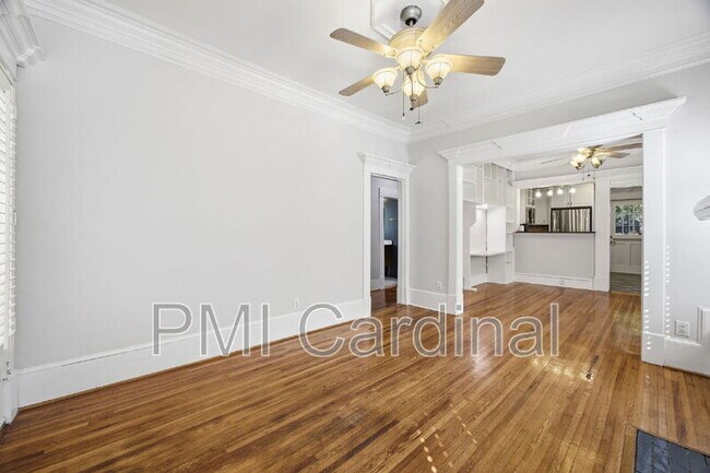 Building Photo - 523 N Pine St