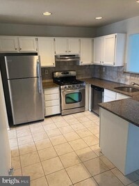 Building Photo - 1125 Cathedral Ln