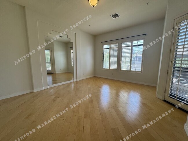 Building Photo - BEAUTIFUL 3 BEDROOM 3 BATHROOM HOME IN GAI...