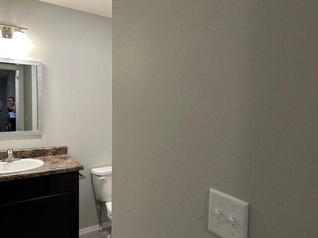 Building Photo - Newer 3 bedroom duplex - Aurora MO