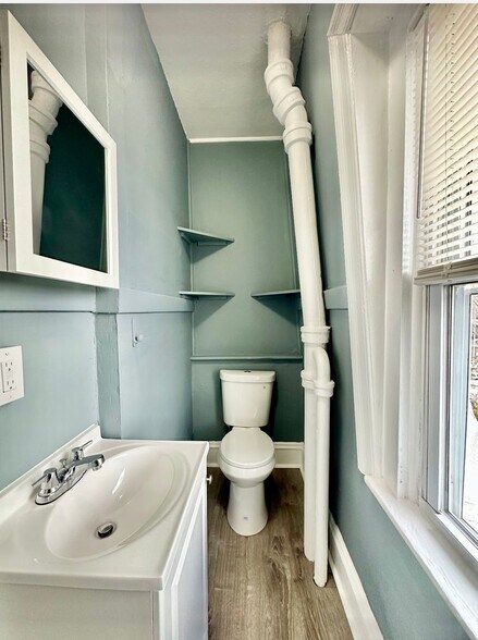 Building Photo - 50 Common St