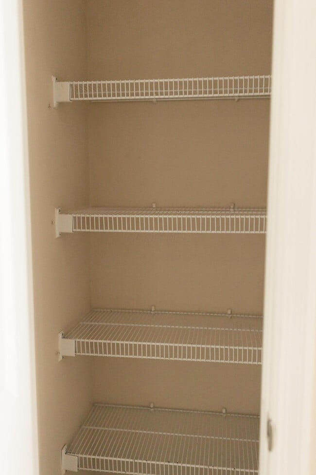 Building Photo - 5008 Stratford Pine Ln