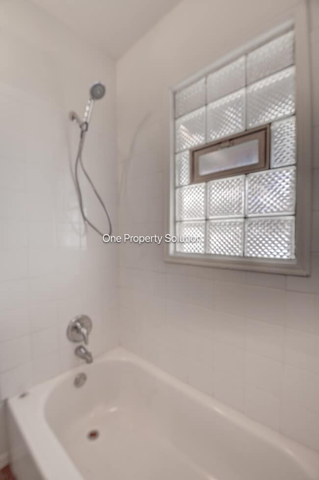 Building Photo - 336 W Wilson St