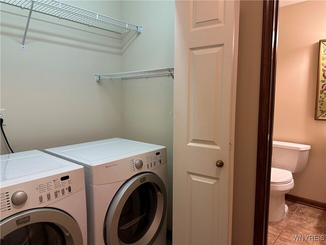 Building Photo - 8047 Laurel Park Ln