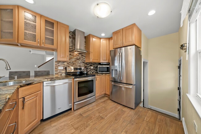 Building Photo - 7432 W Ainslie St