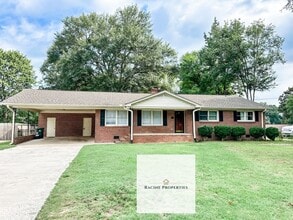 Building Photo - Beautiful Brick Ranch in Taylors, SC