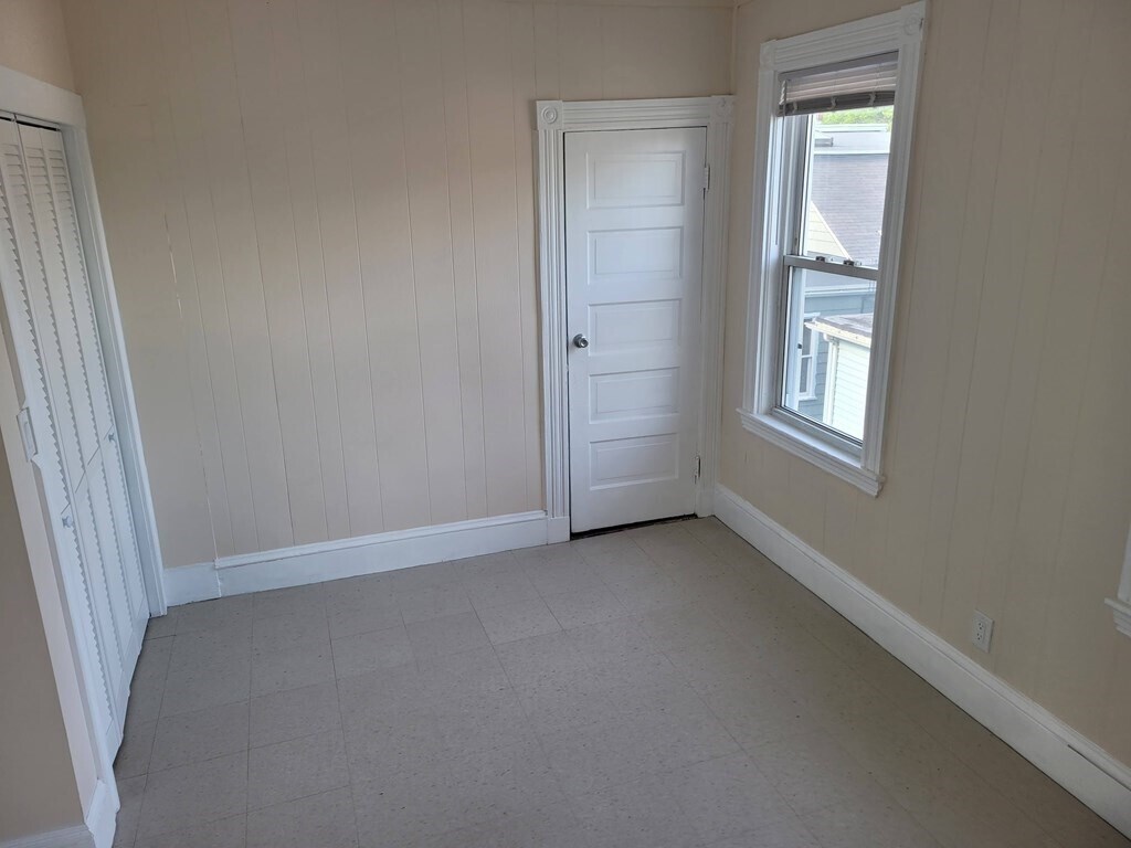 Building Photo - 150 River St