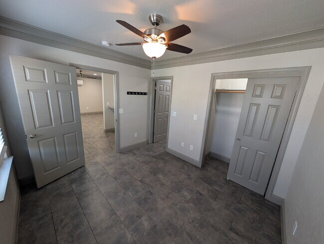 Building Photo - 935 E Divisadero St