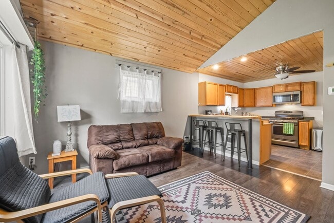 Building Photo - Cute 1 bedroom single family home