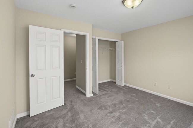 Building Photo - 106 Essex Ln