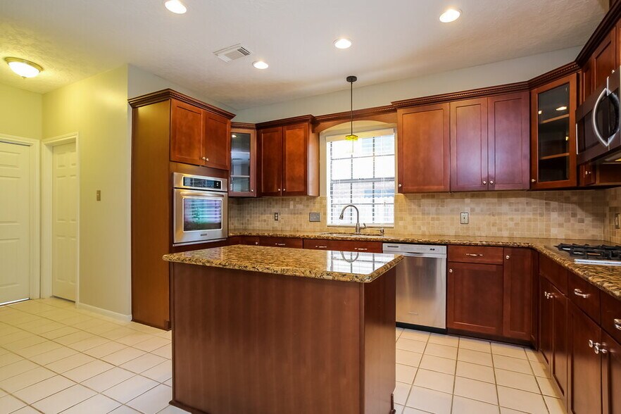 Building Photo - 5111 Natural Bridge Dr