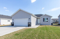 Building Photo - 817 Cathy Dr W