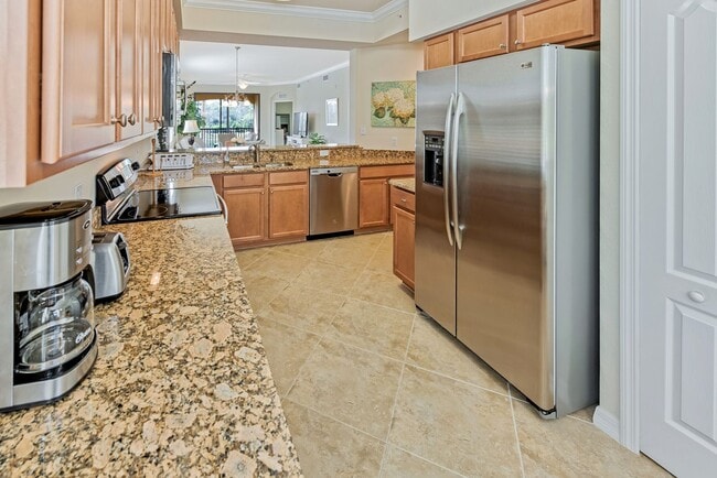 Building Photo - Available from Jun 1st as a furnished annual 2BR/2BA+Den Condo in Treviso Bay!
