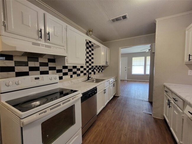 Building Photo - 1552 Cheyenne Rd