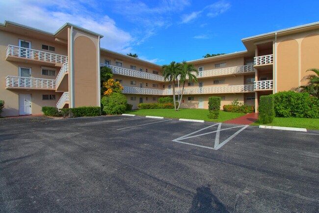 Building Photo - 2721 Garden Dr N