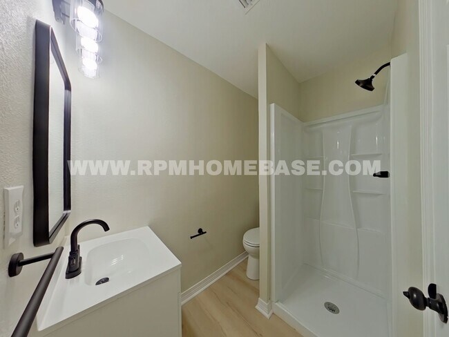 Building Photo - Fully Renovated 5-Bedroom Home with Modern...
