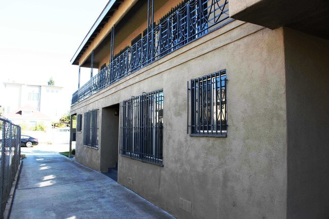 Building Photo - 1841 S Curson Ave