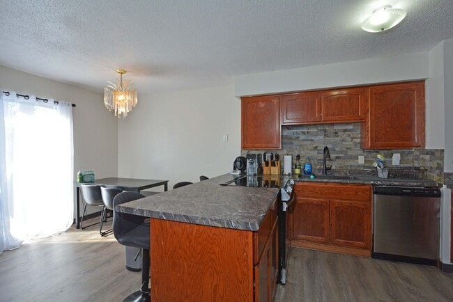Building Photo - Beautiful 3-Bed 2-Bath Townhouse in Brooklyn Park!