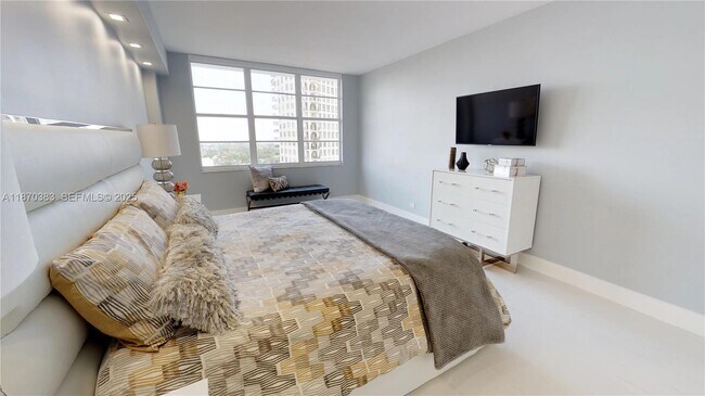 Building Photo - 5601 Collins Ave