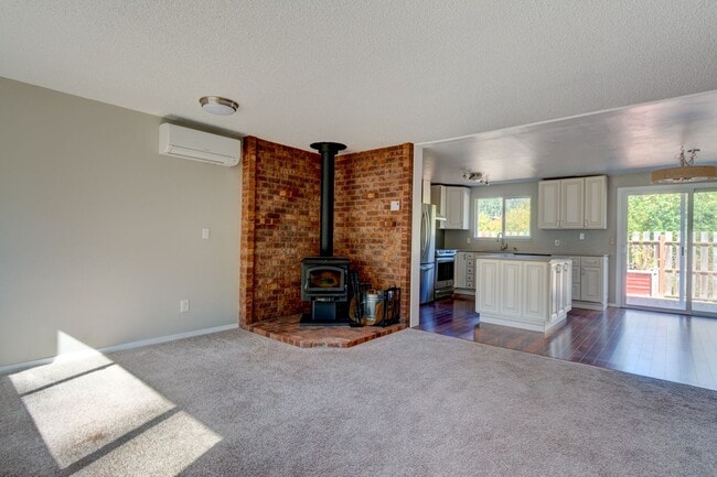 Building Photo - 634 N El Mirador St