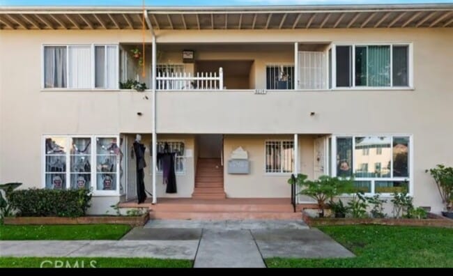 Building Photo - **MOVE-IN DEPOSIT SPECIAL** Lovely 2 Bedroom & 1 Bathroom