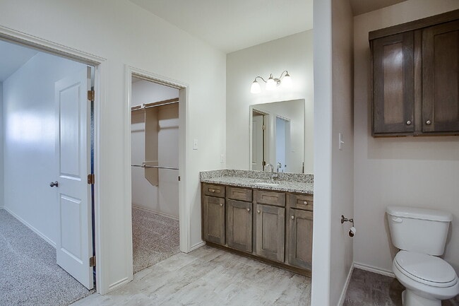 Building Photo - Luxury 3/2/2 Duplex in South Lubbock!