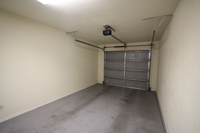 Building Photo - 1571 NW 29 Rd