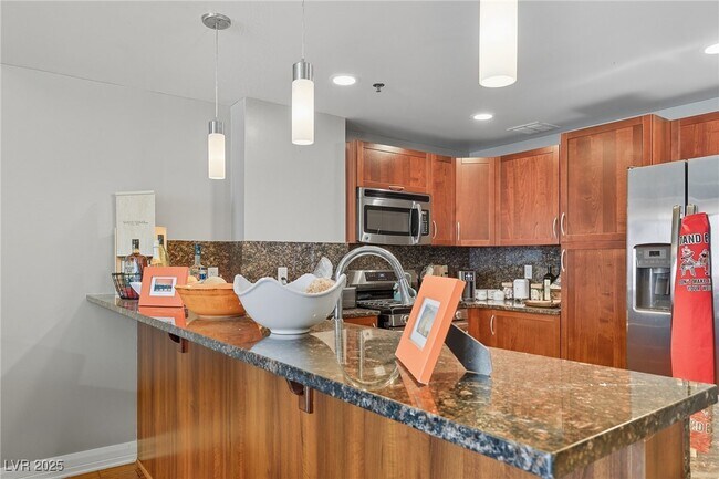 Building Photo - 150 S Las Vegas Blvd