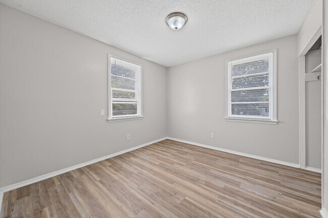 Building Photo - 410 Carbon Cove