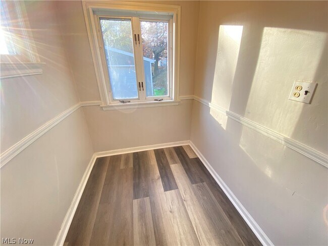 Building Photo - 1478 Sherbrook Rd