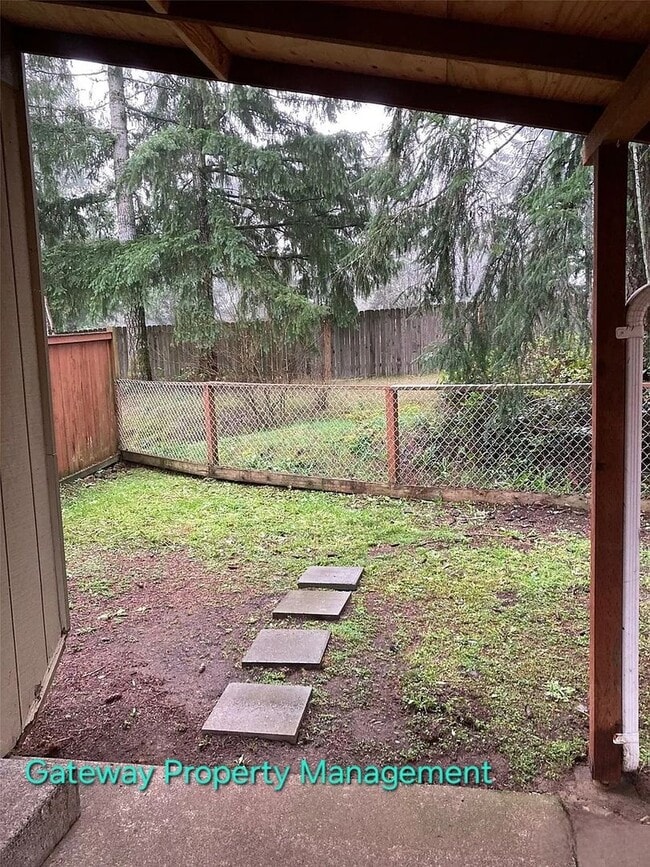 Building Photo - 2 bedroom Townhouse outside Shelton