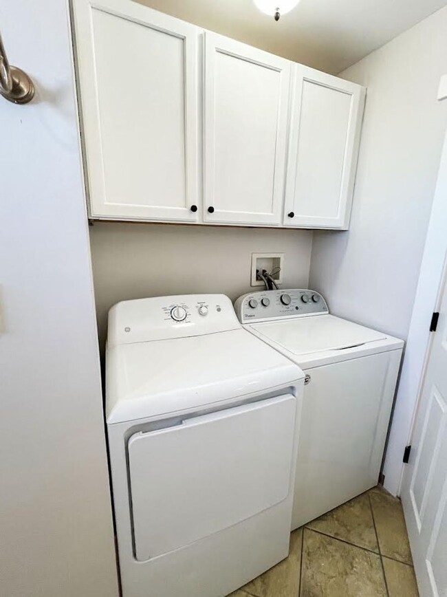 Building Photo - Recently Renovated 3-Bedroom, 2 Bath Bridg...