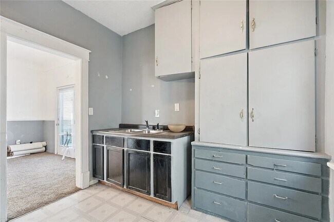 Building Photo - 452 8th Ave SW