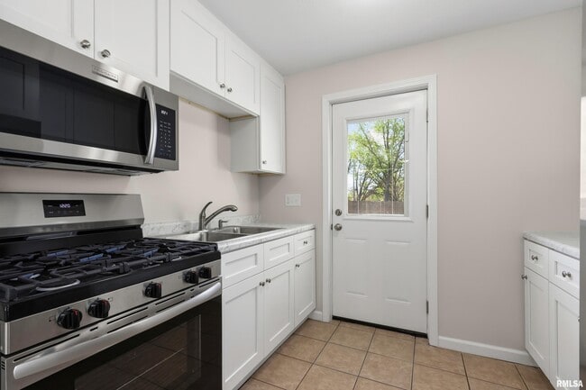 Building Photo - 5209 N Glen Elm Dr
