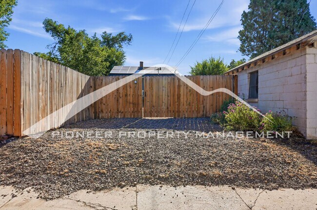 Building Photo - Spacious Home with 2 Kitchens and Central AC