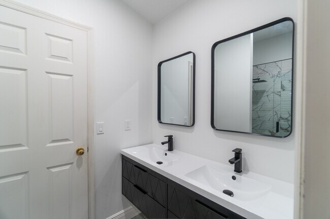 Building Photo - 1903 Seatonham St