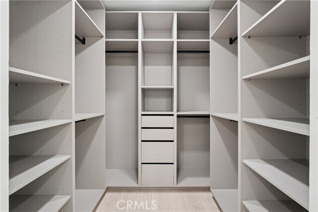 Building Photo - 5330 Zelzah Ave