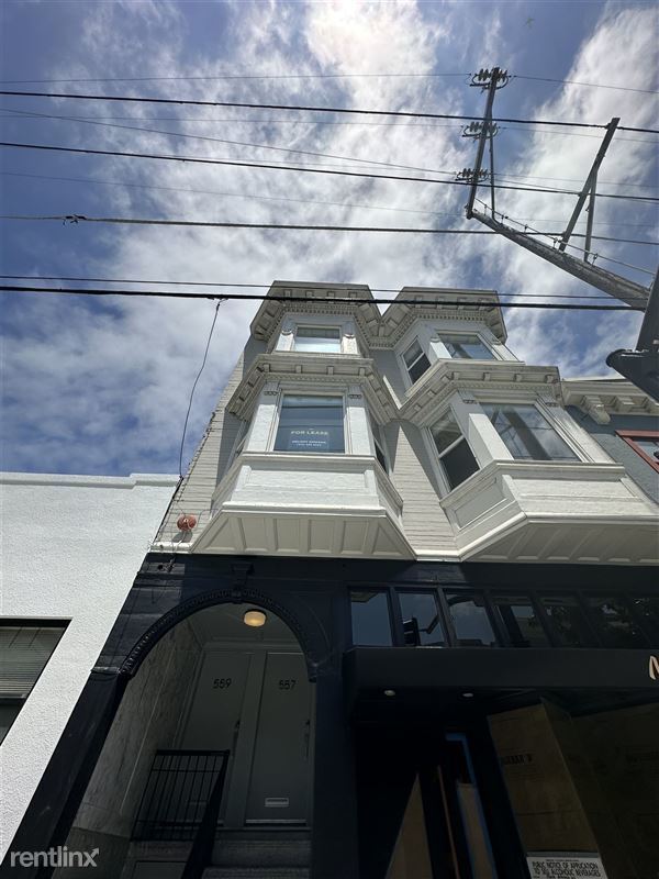 Building Photo - TOP FLOOR FLAT|SPACIOUS AND SUNNY|CALTRAIN...