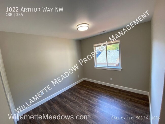 Building Photo - Newer 4 Bedroom Duplex in West Salem! Beau...