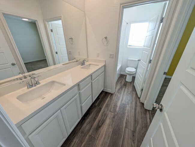 Building Photo - 2932 Moulin Hts St