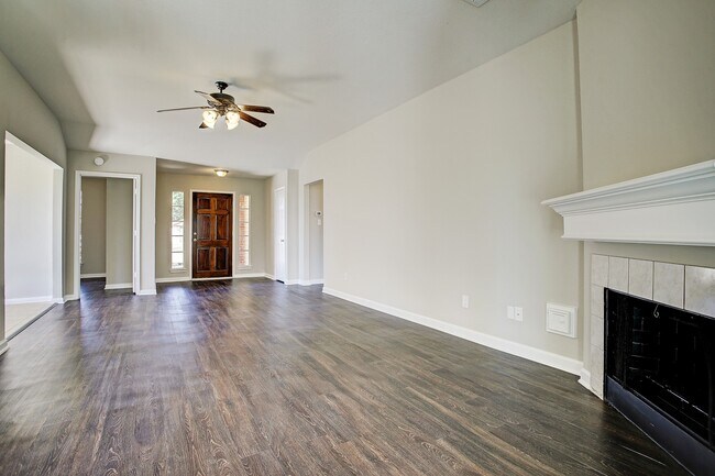 Building Photo - 6506 Larissa Cir