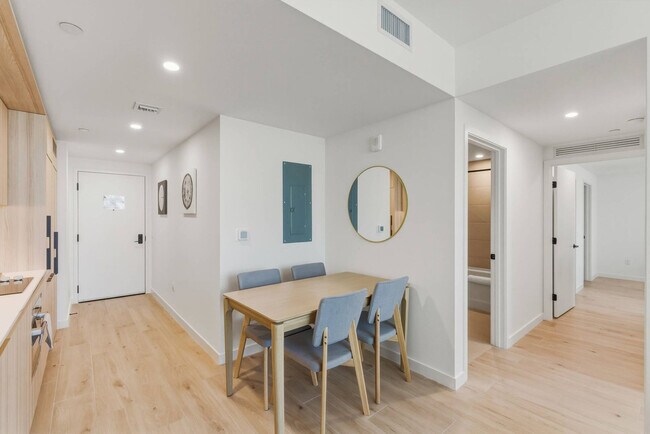 Building Photo - 225 N Miami Ave