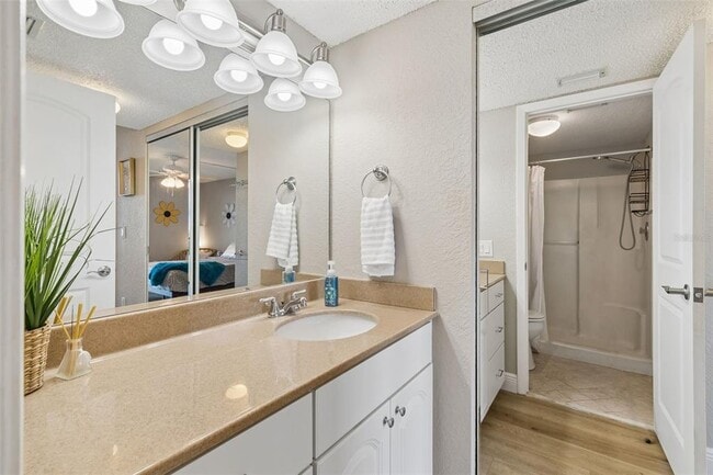Building Photo - 900 Cove Cay Dr