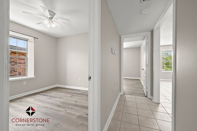 Building Photo - LOCATED MINUTES FROM LSU BASEBALL/FOOTBALL FIELD! 2 BED, 1 BATH!