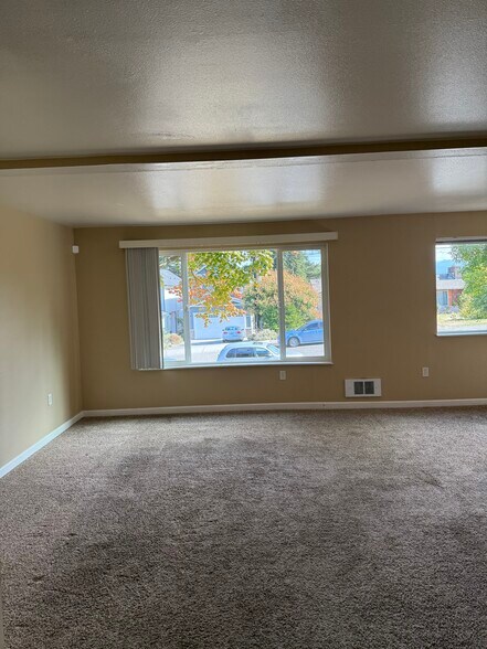 Building Photo - 712 Avenue B