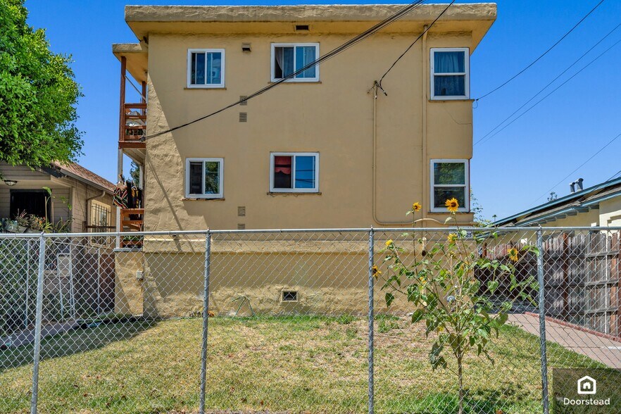 Building Photo - 2125 14th Ave