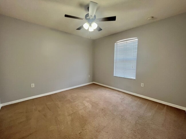 Building Photo - Hunter's Creek - 3 Bedroom, 2.5 Bathroom T...