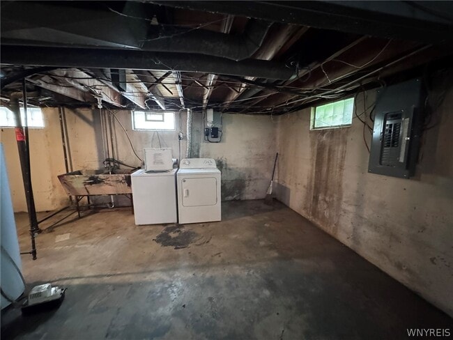 Building Photo - 685 Longmeadow Rd